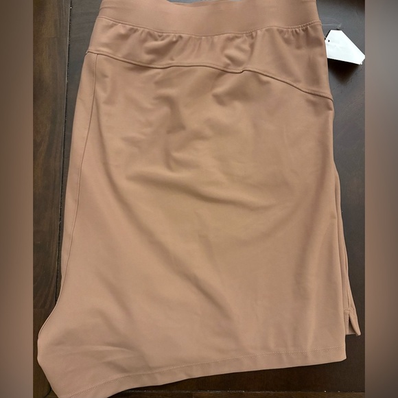 Old Navy Powersoft Shorts - Picture 4 of 5